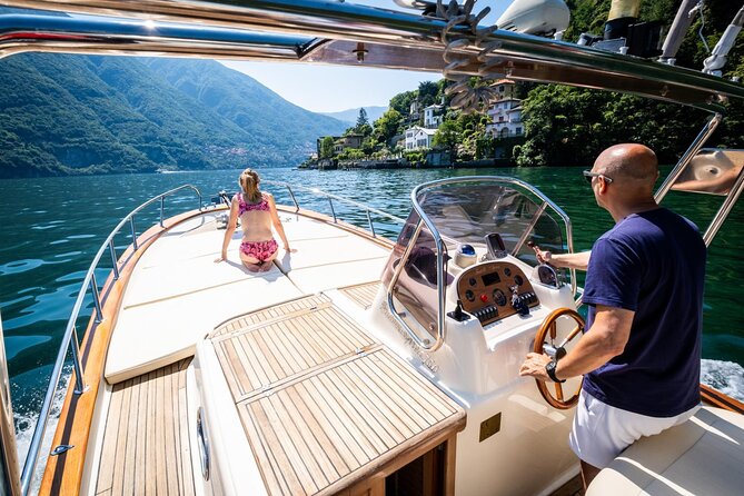 1H Private Cruise on a beautiful wooden speedboat on Lake Como - Moltrasio and the Versace connection