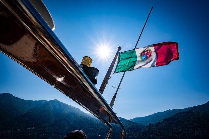 2H Private Cruise on a beautiful wooden speedboat on Lake Como - Cernobbio and Moltrasio: villas with famous names