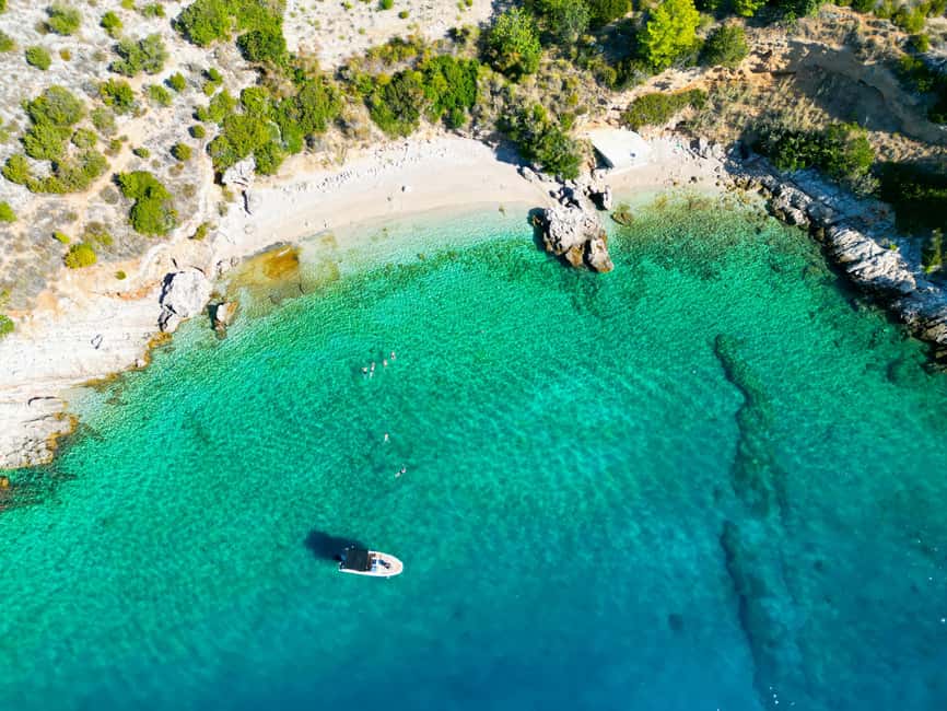 3 Islands Speedboat Tour: Golden Horn, Blue Lagoon & Jelsa - Leaving Makarska for Brač by speedboat