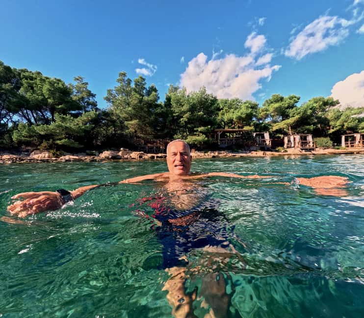 3 Islands Speedboat Tour: Golden Horn, Blue Lagoon & Jelsa - Who will enjoy this Makarska excursion