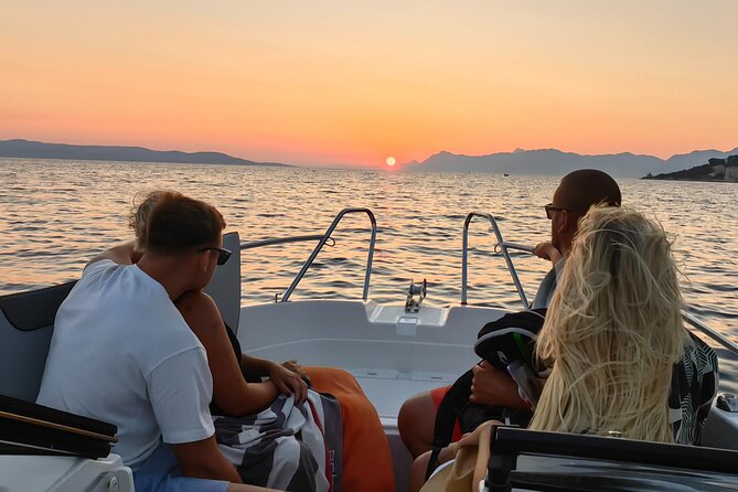 3 Islands Speedboat Tour: Golden Horn, Blue Lagoon & Jelsa Town - The Jelsa question