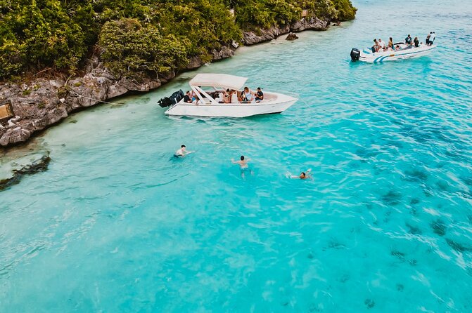 5 Islands Speedboat Cruise incl. Snorkeling in Blue Bay + Lunch at Ile aux Cerfs - Ile aux Aigrettes brings a nature reserve into the route