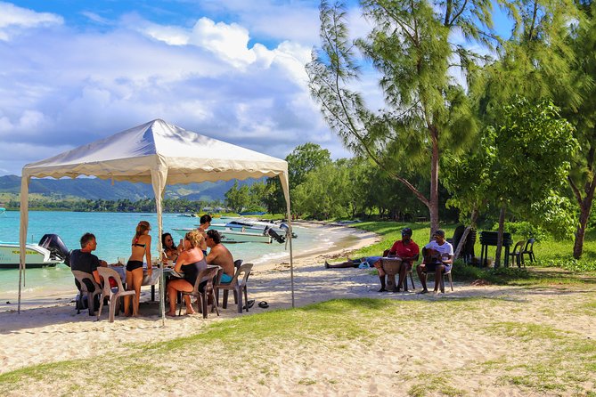 5 Islands Speedboat Cruise incl. Snorkeling in Blue Bay + Lunch at Ile aux Cerfs - The Grand River South East waterfall