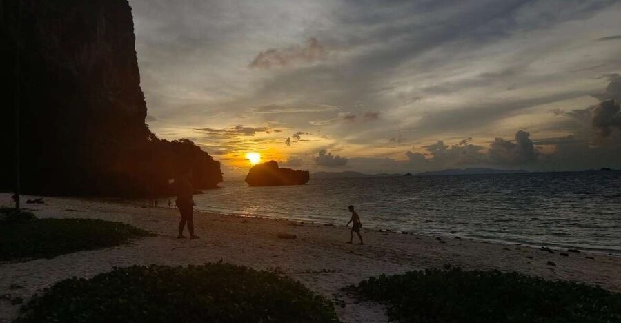 7 Island Sunset by Speed Boat - Poda Island gives you room to slow down