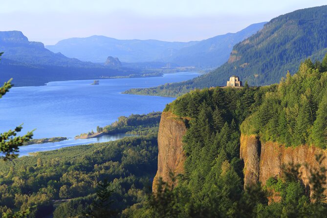7 Wonders of the Gorge 3.5-hour Jetboat Cruise - From Portland’s bridges to the Columbia Gorge