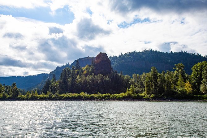 7 Wonders of the Gorge 3.5-hour Jetboat Cruise - Entering the Columbia River Gorge