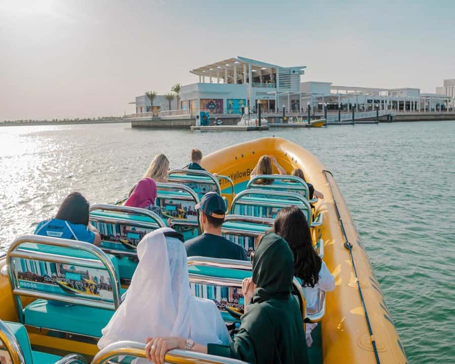 Abu Dhabi: Guided Speedboat Sightseeing Tour - Islands, palaces, and the quieter side of the capital