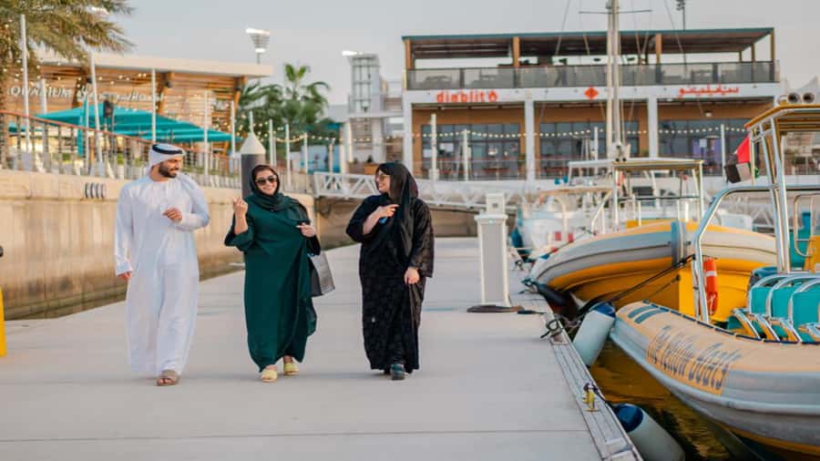 Abu Dhabi: Guided Speedboat Sightseeing Tour - Who will enjoy this ride most?