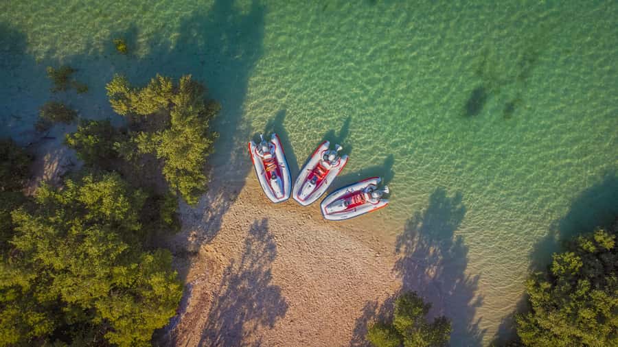 Abu Dhabi: Yas Island Self-Driving Guided Speedboat Tour - Why this Yas Island boat trip feels different