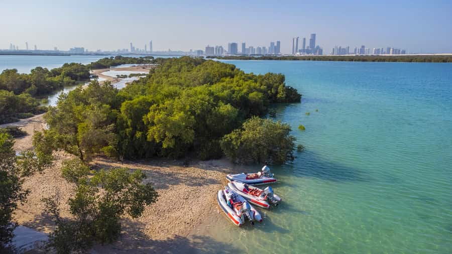Abu Dhabi: Yas Island Self-Driving Guided Speedboat Tour - The briefing and first run across Yas Bay