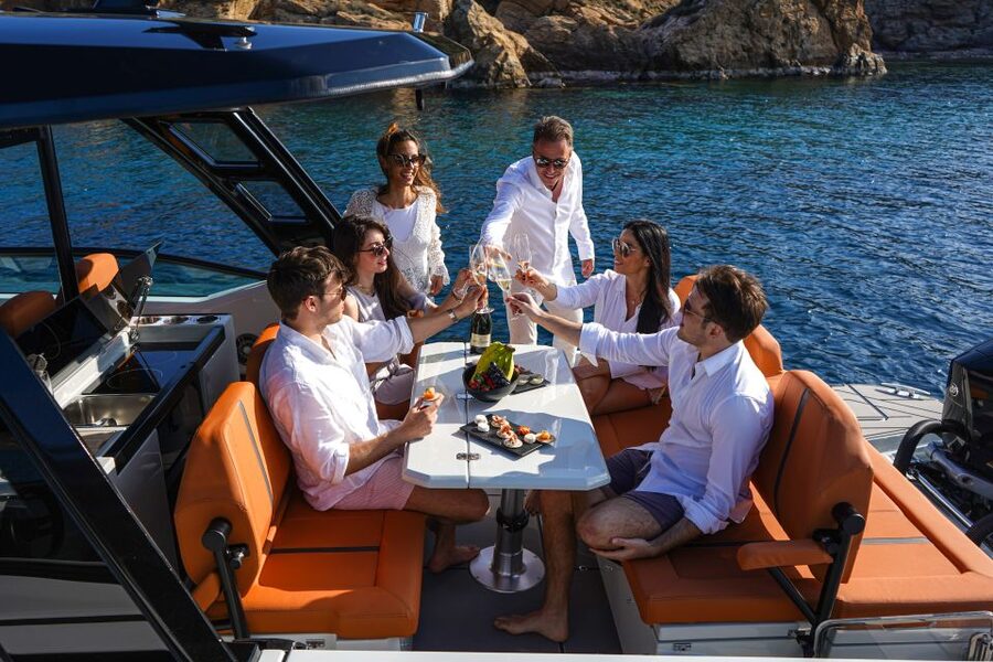 Adamantas: Speedboat Day Trip with Snorkel, Meals & Open Bar - Poliegos and the longer island route