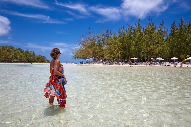 All inclusive SPEEDBOAT FULL DAY to ILE AUX CERF & GRSE WATERFALL - Leaving by air-conditioned vehicle