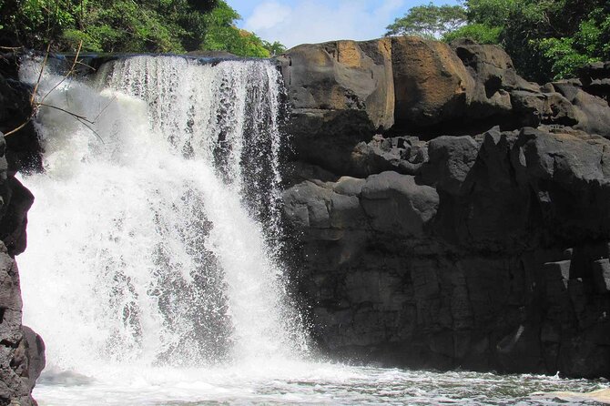 All inclusive SPEEDBOAT FULL DAY to ILE AUX CERF & GRSE WATERFALL - What the poor-weather reviews tell you