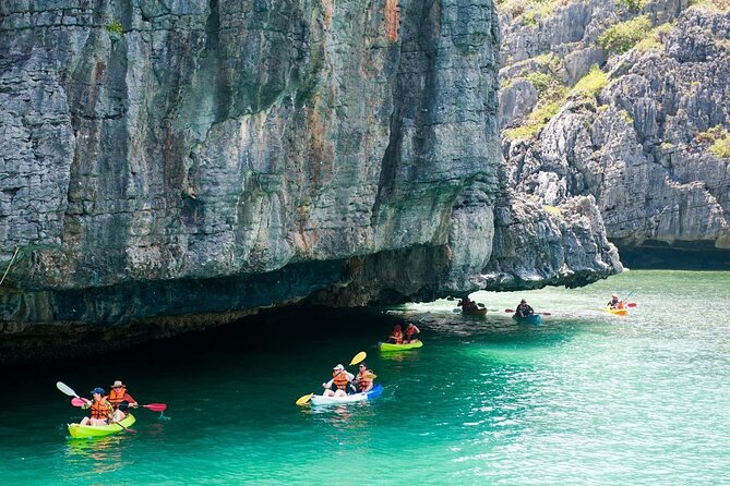 Angthong Marine Park Full-Day Speed boat Tour - Koh Sam Sao lunch with a wide park view