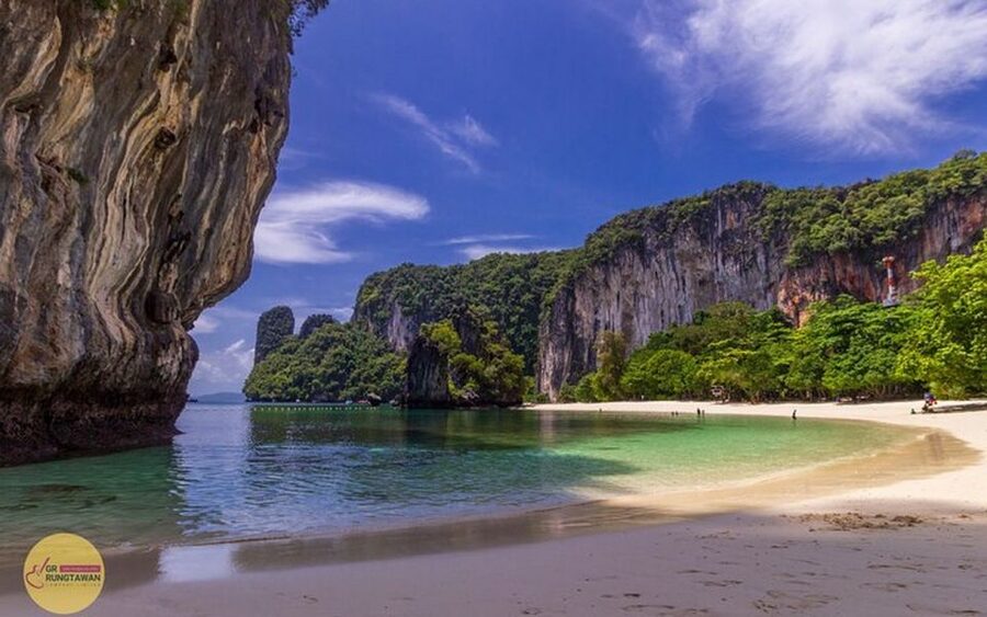 Ao Nang: Hong Islands Tour by Speedboat or Longtail Boat - Ko Pak Bia brings lunch, swimming, and more room to linger