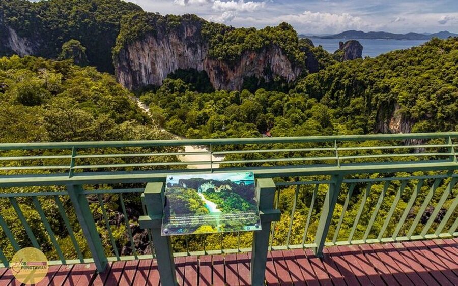 Ao Nang: Hong Islands Tour by Speedboat or Longtail Boat - The 360-degree viewpoint is worth the effort