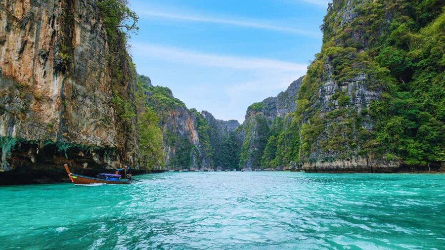 Ao Nang: Phi Phi Islands Speedboat or Catamaran Tour One day - Maya Bay brings the famous view