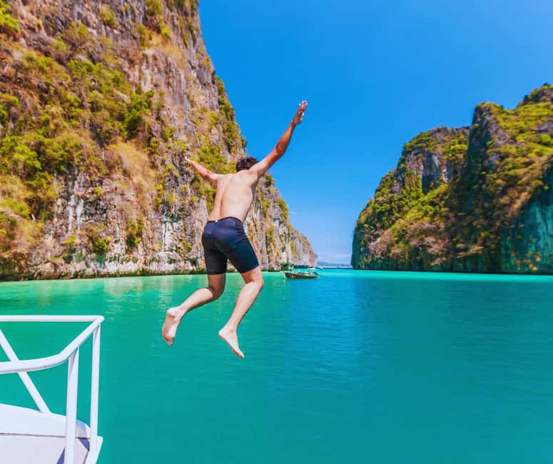 Ao Nang: Phi Phi Islands Speedboat or Catamaran Tour One day - The guide and group experience