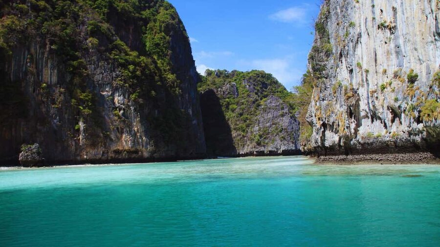 Ao Nang: Phi Phi Islands Speedboat or Catamaran Tour One day - Bamboo Island begins the beach time