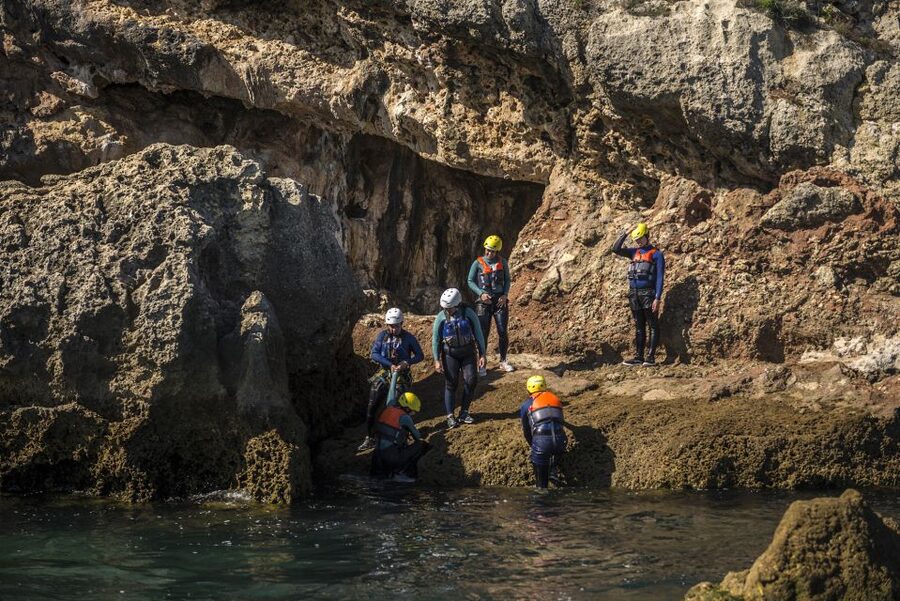 Arrábida: Setubal, Sesimbra Coasteering & Speedboat Tour - Swimming, climbing, and entering the caves