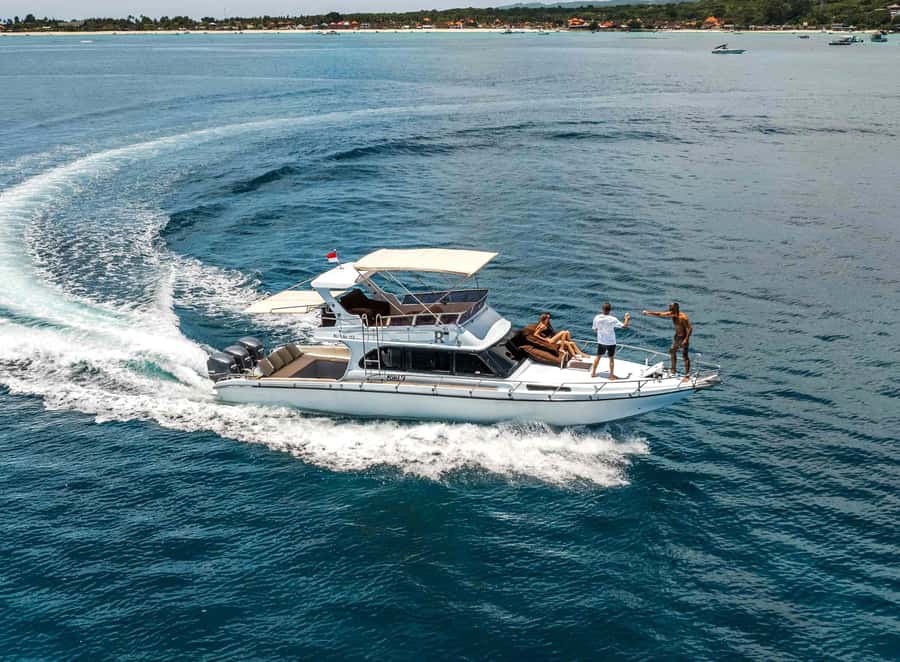 Bali: Nusa Penida Speedboat Trip with Snorkeling and Tour - Swimming near manta rays at Manta Bay or Manta Point