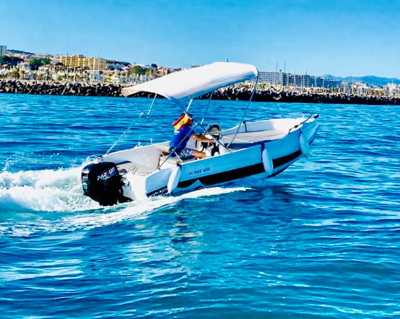 Benalmadena: 6-Seater Speedboat license-free Boat Rental - Leaving the dock with staff assistance