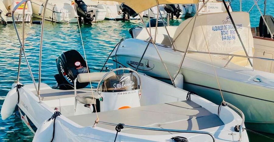 Benalmadena: 6-Seater Speedboat license-free Boat Rental - Swimming, snorkeling, and time at anchor