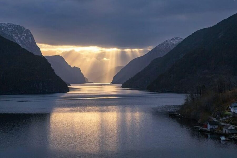 Bergen: Bergen Fjord by Zodiac or Pontoon Boat - Mountains, water, and a personal route