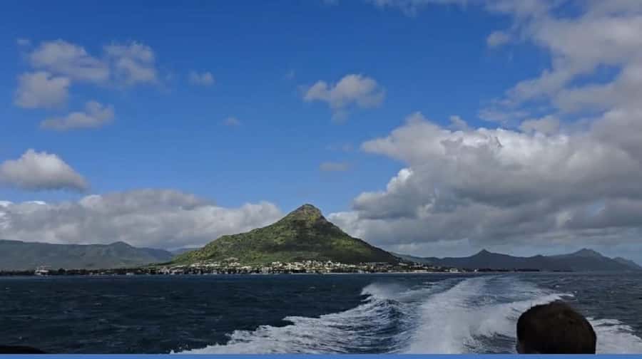 Black River: Swim with Dolphin Speed Boat Tour with lunch - Île aux Bénitiers and the long lunch break