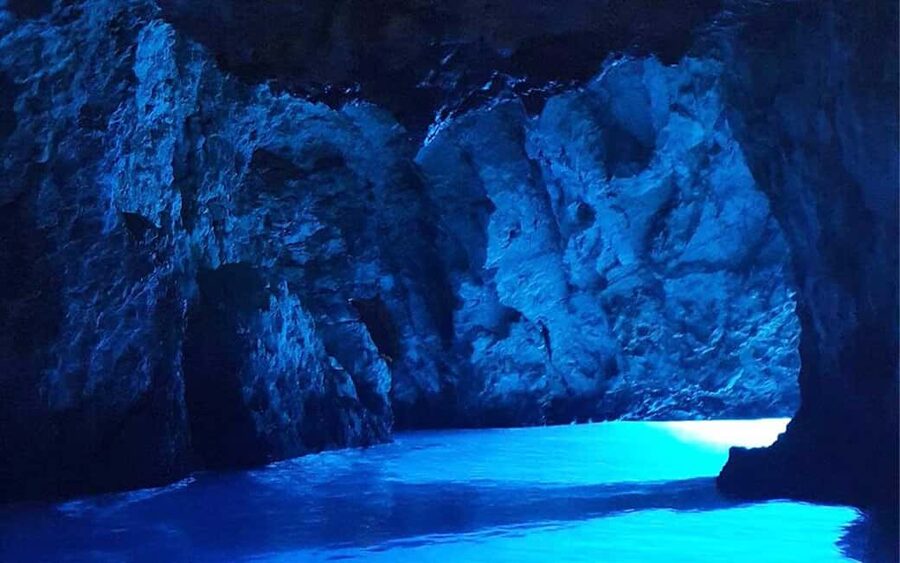Blue Cave speedboat trip from Trogir - The 90-minute run to Biševo