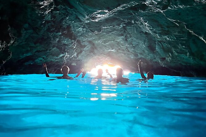 Blue & Green cave,Šunj beach - with drinks small group speedboat - Why the Caves and Šunj Beach Work So Well Together