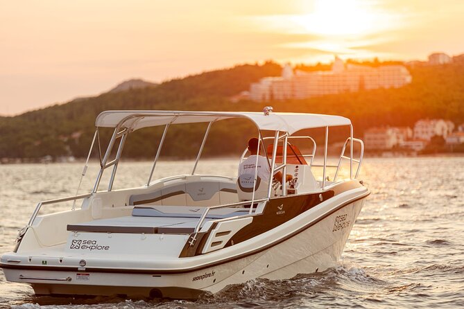 Blue Lagoon and 3 Islands Half Day Tour by Speed Boat - Trogir - Who Should Book This Half-Day Tour?