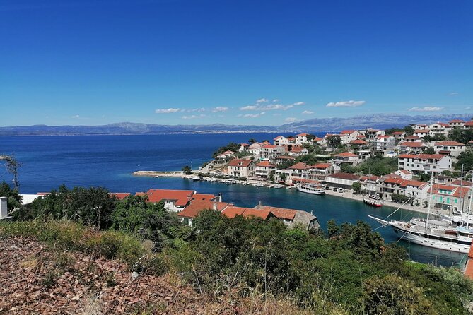 Blue Lagoon and Šolta Island Private Speedboat Tour - Nečujam: a shallow shipwreck for snorkelers