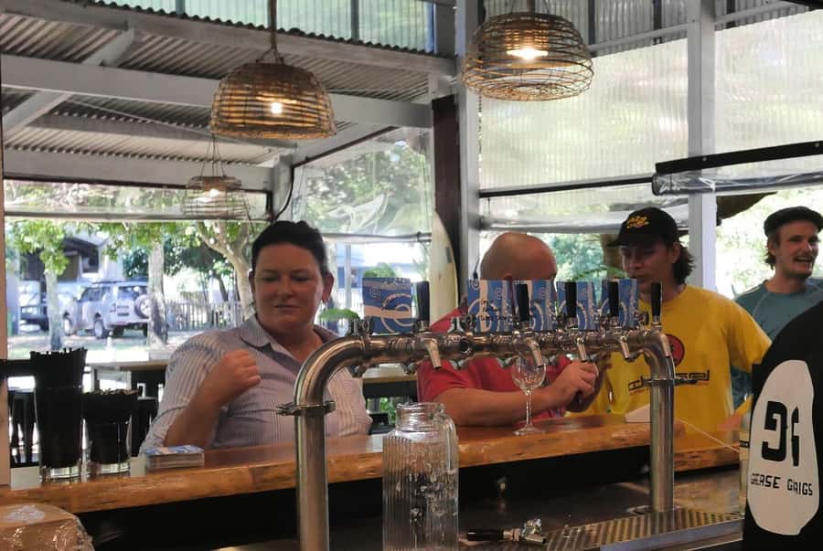 Brisbane: Island Pub Crawl with Lunch and High-Speed Boat - Moreton Island, swimming, and beach time