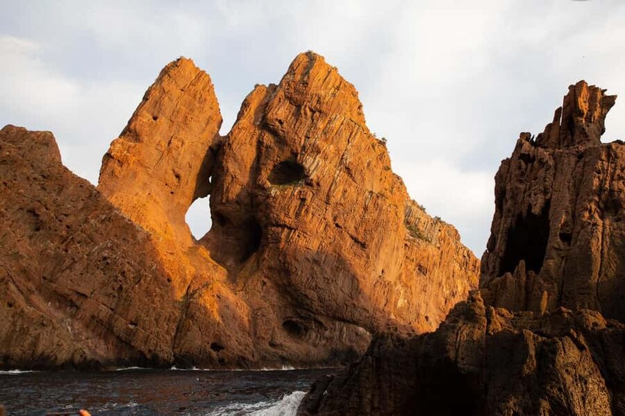 Calvi: Guided speedboat tour to Scandola and Girolata - Why Scandola works best as a boat trip