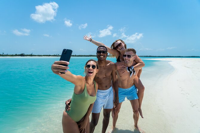 Cancun: Speedboat tour to a Virgin Beach - From your hotel to Chacmuchuc Lagoon