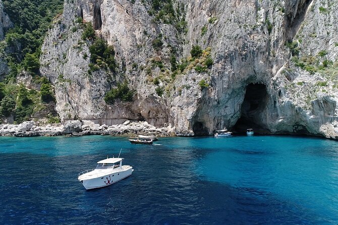 Capri Boat Tour from Sorrento - Speedboat 37ft - Passing under the Faraglioni