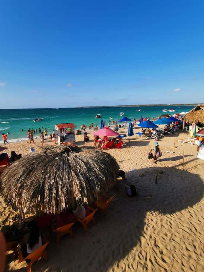 Cartagena: Playa Blanca BARU by speedboat with lunch - Lunch at a Barú beach restaurant