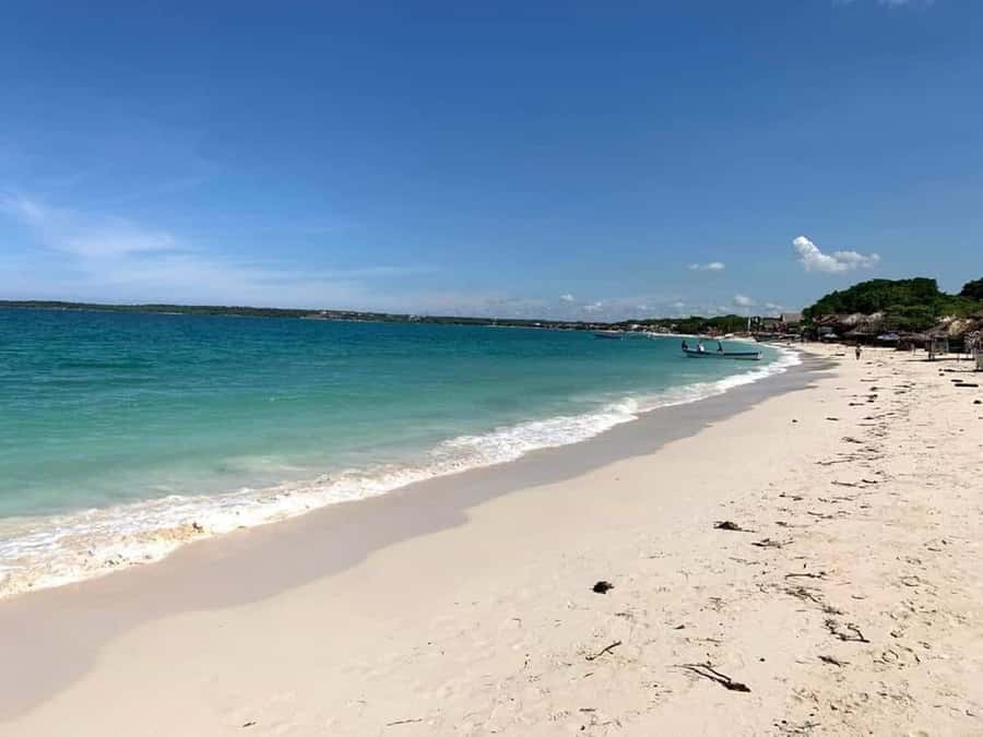 Cartagena: Playa Blanca BARU by speedboat with lunch - Meeting at Bodeguita pier at 8:00 AM