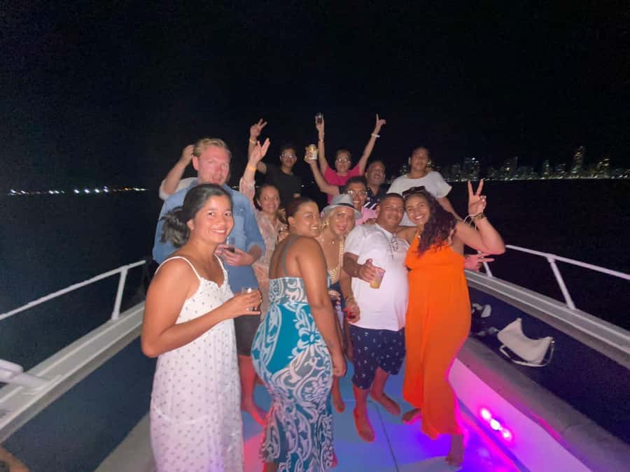 Cartagena: Speed Boat Party on the Bay with open bar - Choosing the right departure time