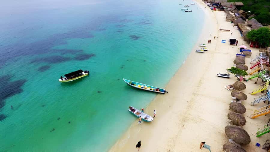 Cartagena: Visit 4 islands in a speedboat + plankton! - Cholón, one hour around the water