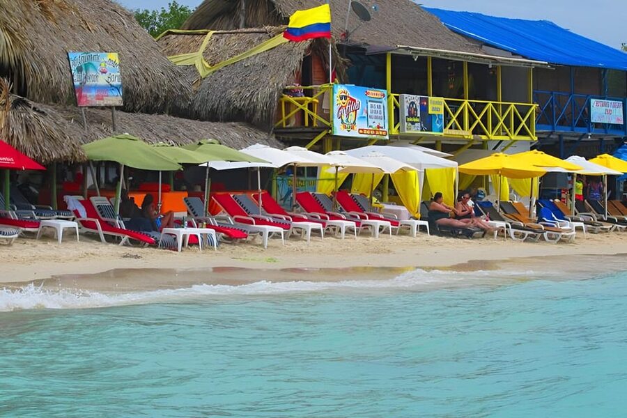 Cartagena: Visit 4 islands in a speedboat + plankton! - Playa Tranquila for lunch and a break