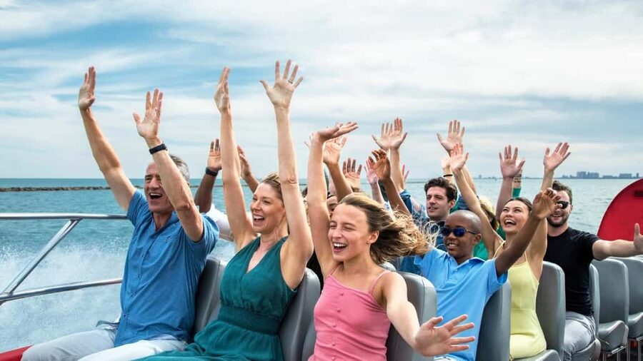 City Cruises Chicago: Seadog Lakefront Speedboat Ride - The ride itself: speed, music, and spray