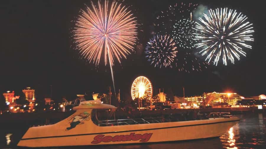 City Cruises Chicago: Seadog Speedboat Lake Firework Cruise - Drinks are available, but they cost extra