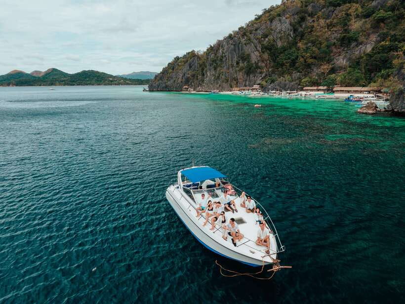 Coron: Private Island-Hopping Tour on a Yacht or Speedboat - Kayangan Lake: the famous first impression