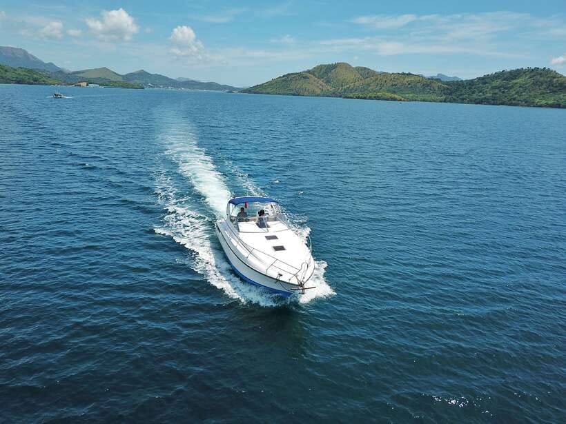 Coron: Private Island-Hopping Tour on a Yacht or Speedboat - Lunch, gear, and the level of service