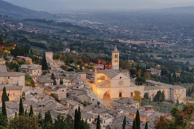 Day Trip: Speedboat Tour Of Lake Trasimeno With Lunch + Assisi Private Tour - How much walking should you expect?
