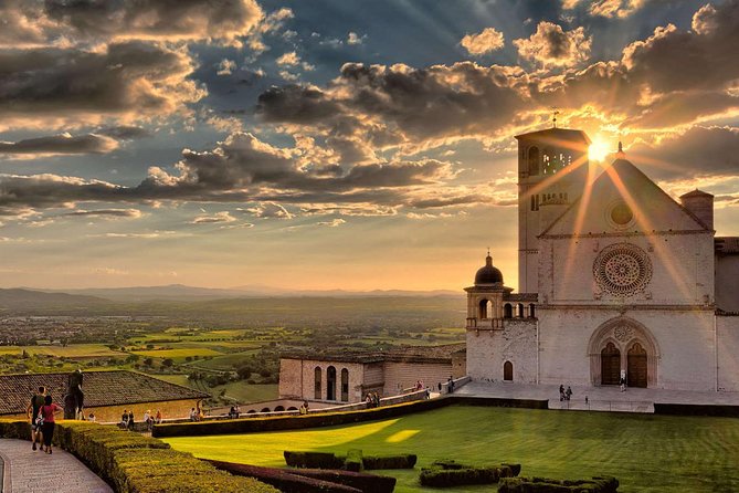 Day Trip: Speedboat Tour Of Lake Trasimeno With Lunch + Assisi Private Tour - Lunch, timing, and the one-day format