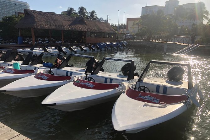 Drive the best speedboat in Cancun and feel the adrenaline. - Who will enjoy this most