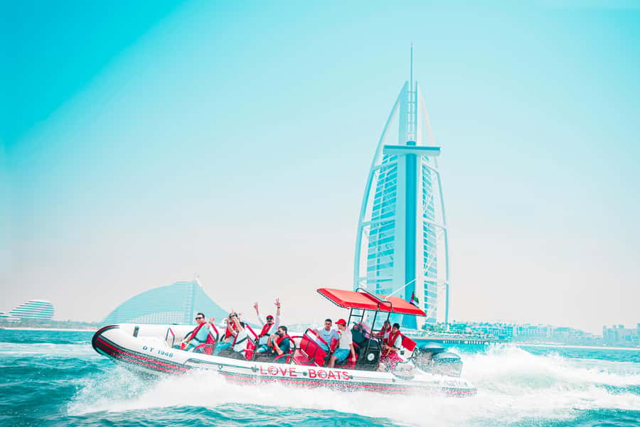 Dubai: Sightseeing Speedboat Tour with Live Tour Guide - What the speed feels like